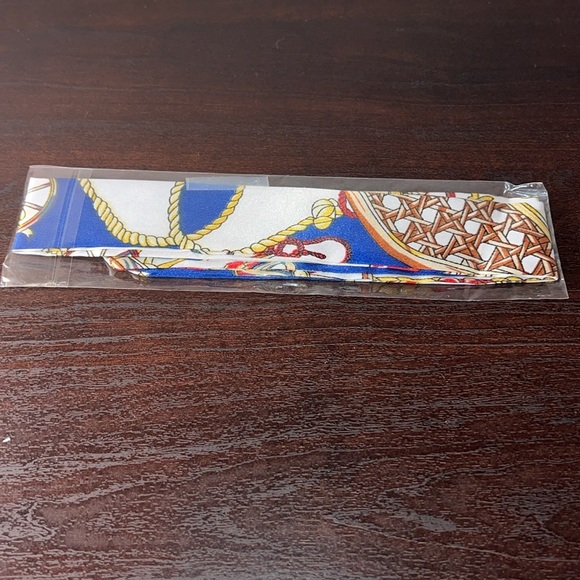 NIP SILK FASHION TWILLY - Picture 2 of 2